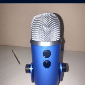 Logitech Blue Yeti USB Microphone